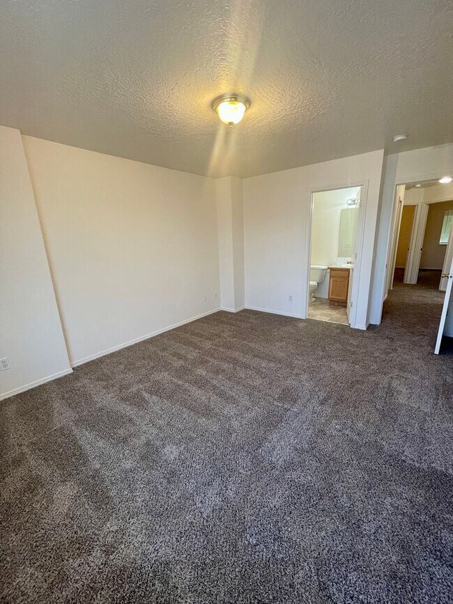 Building Photo - 3484 Vela Pl