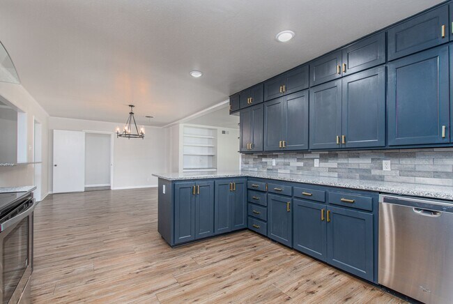 Building Photo - Renovated 3 Bed / 2 Bath Brick Home with 2-Car Garage & Fenced Yard in North Temple