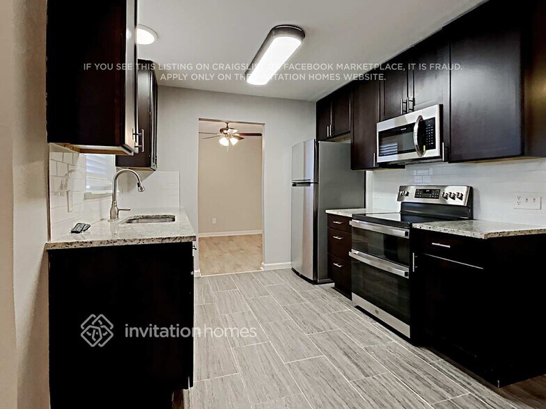 Building Photo - 12853 Cherry Way