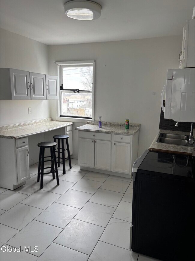 Building Photo - 1633 Carrie St