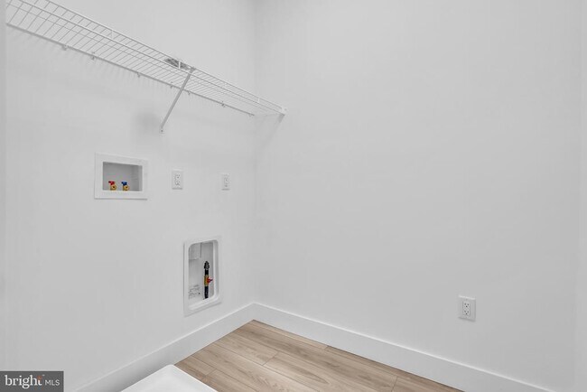 Building Photo - 8102 Donatello Dr
