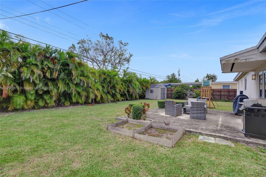 Building Photo - 5811 SW 95th Ct