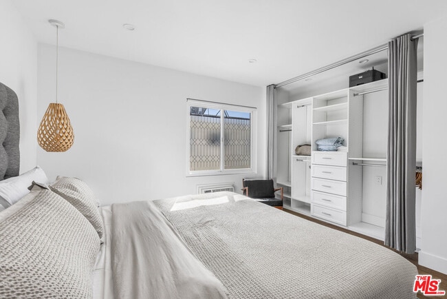 Building Photo - 1929 Tamarind Ave