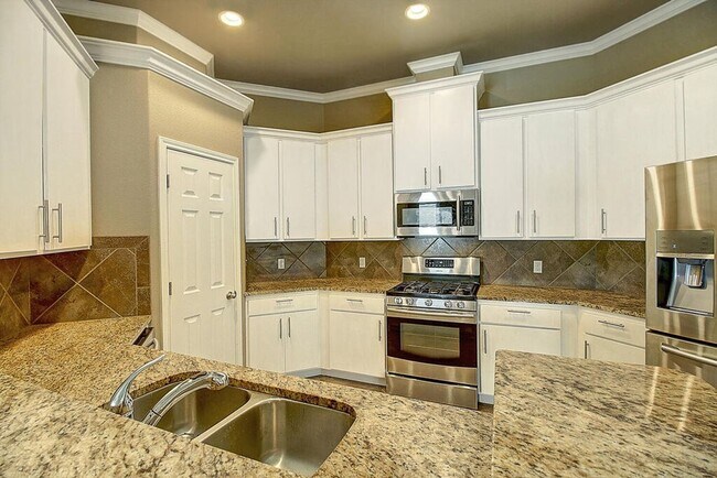 Building Photo - 7637 Cattlemen Dr