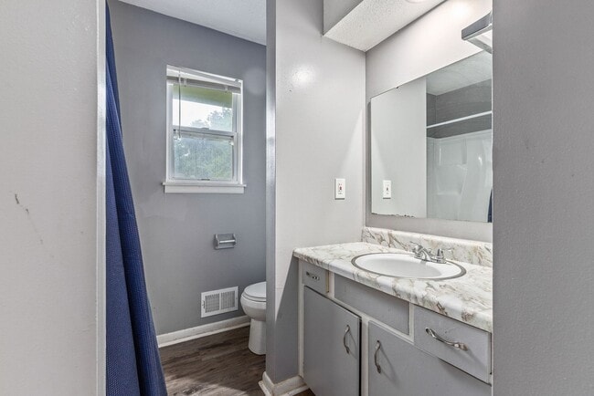 Building Photo - Spacious Belton Duplex with Full Basement—Great Location!