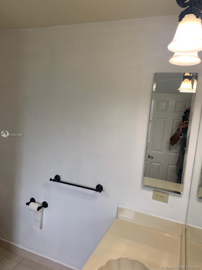 Building Photo - 2499 River Reach Dr