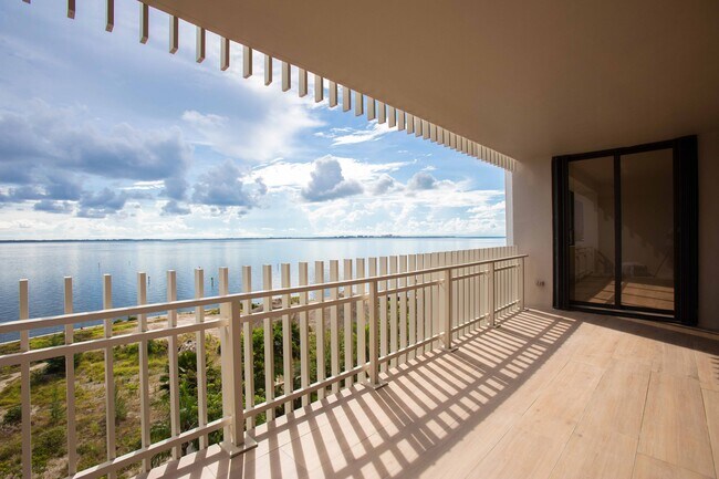 Building Photo - 3 Grove Isle Dr