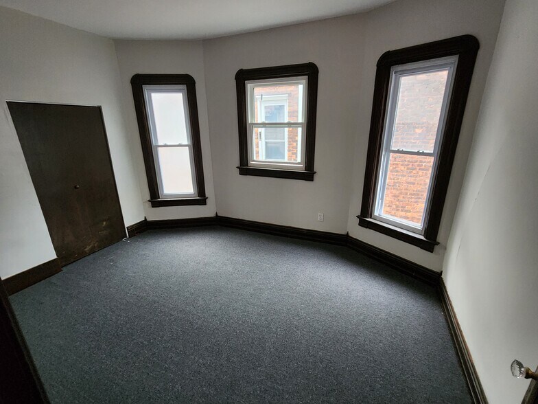 Bedroom 3 - 389 W Grand Blvd