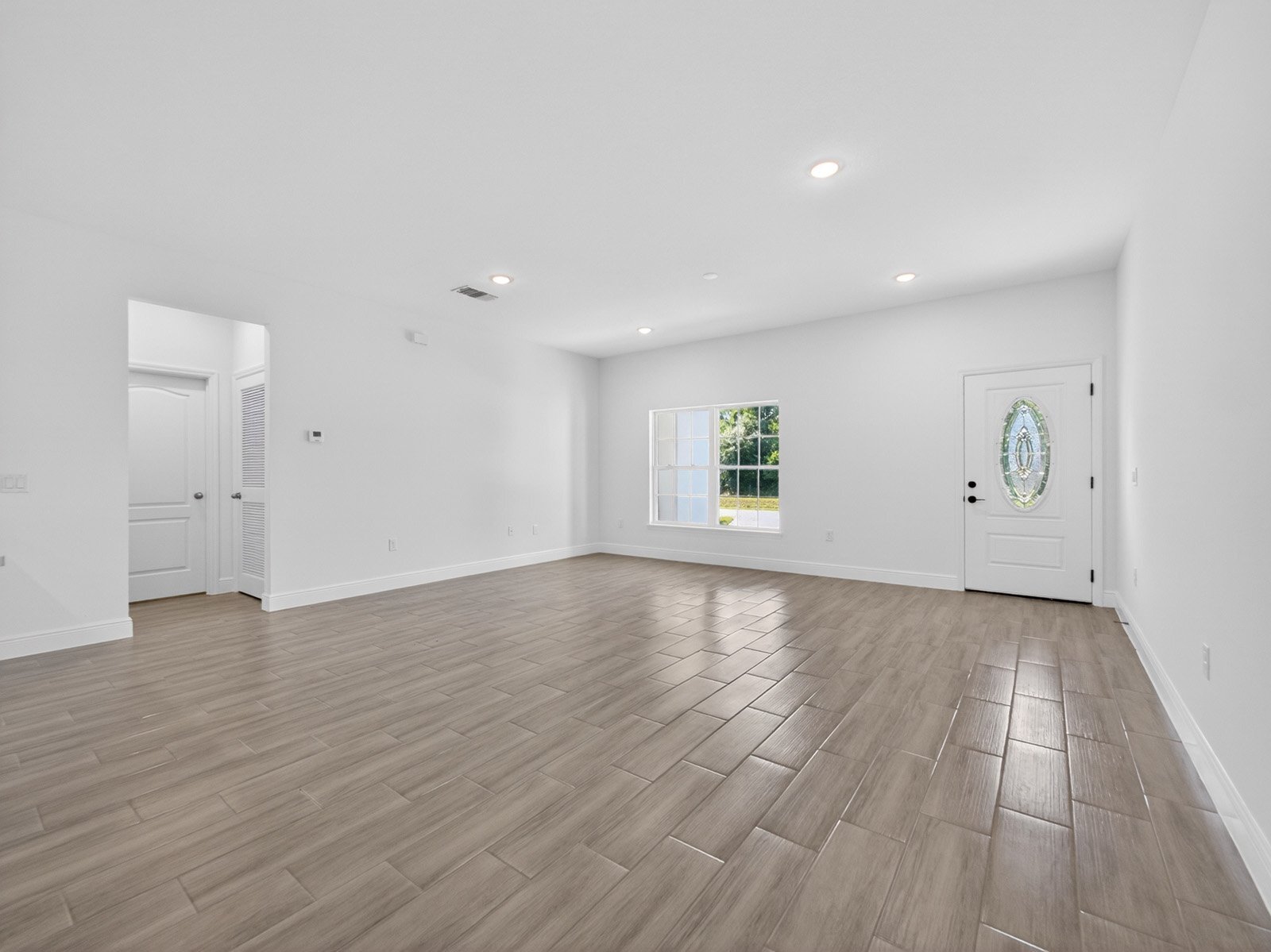 Building Photo - 922 N Fairbairn Dr