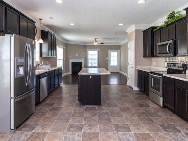 Building Photo - 509 Broadberry Ave