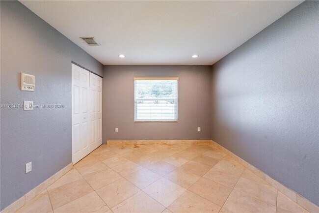 Building Photo - 1840 SW 135th Way