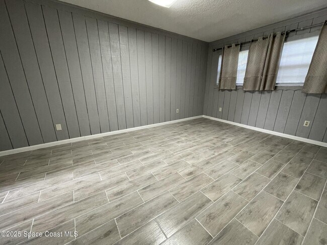 Building Photo - 1148 N Singleton Ave