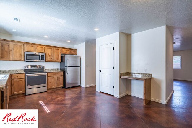 Building Photo - DOG-FRIENDLY 3 Bedroom Townhome with INTER...