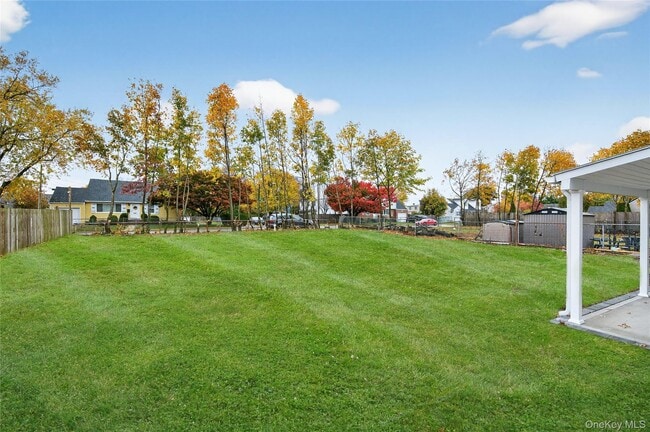 Building Photo - 552 Old Country Rd