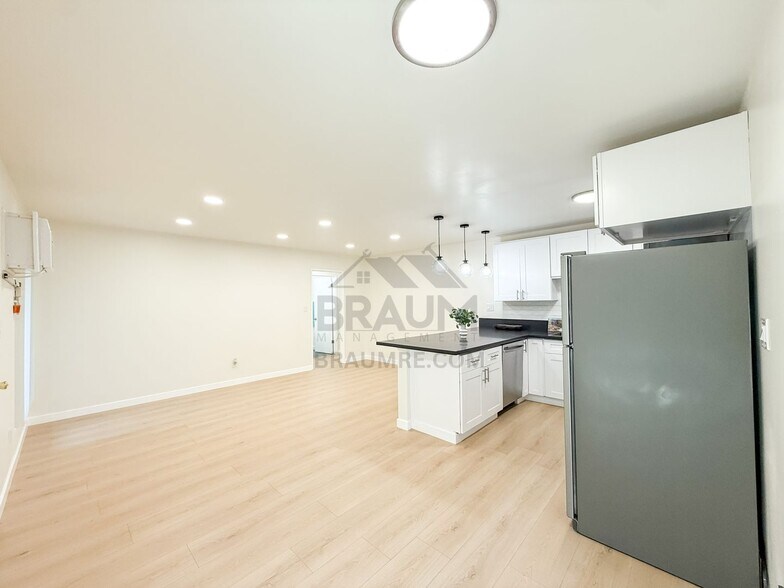Building Photo - 5611 Fulcher Ave