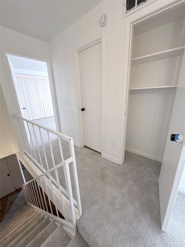 Building Photo - 5625 Antoine Dr