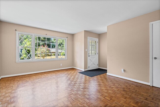 Building Photo - 5516 Brightwood Ln
