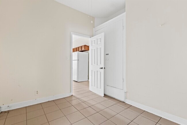 Building Photo - 207 15th St