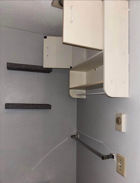 Building Photo - 135 Burgundy Hill Ln