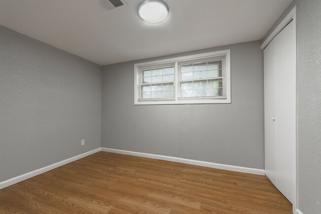Building Photo - Spacious 4-Bed / 2-Bath Home – Grandview, MO