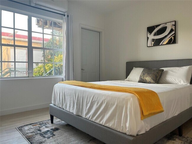 Building Photo - 421 75th St