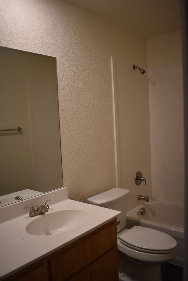 Building Photo - 504 S Juanita Dr