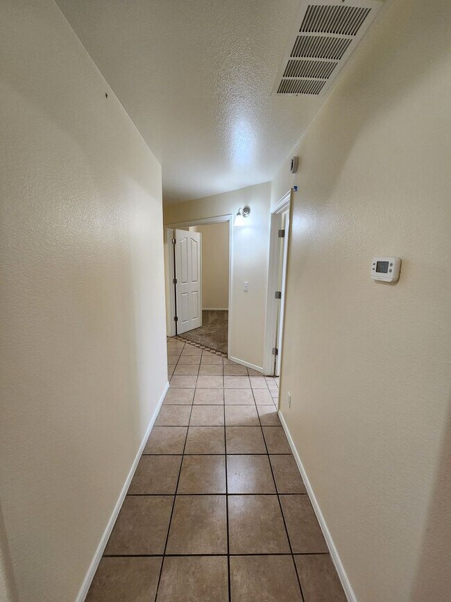Building Photo - 1219 Gunsight Peak Dr