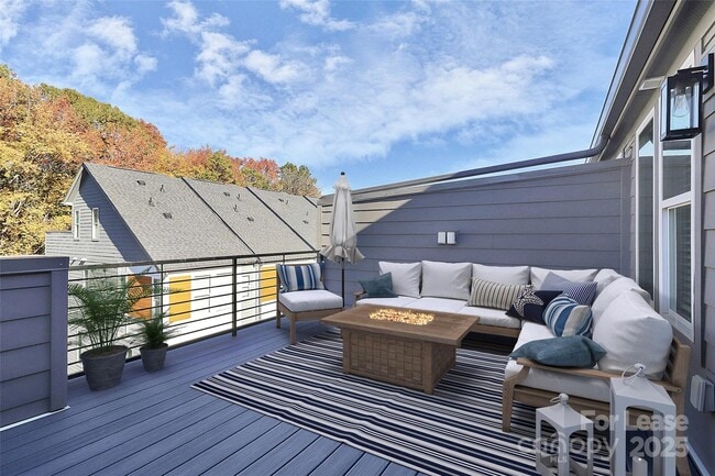 Building Photo - 338 E Cama St