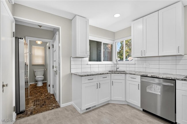 Building Photo - 2520 Laurelhurst Rd