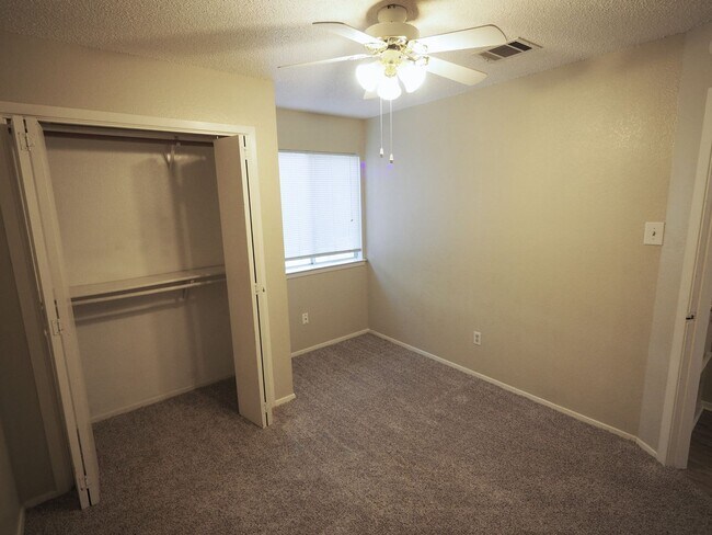 Building Photo - Amazing Round Rock Duplex!