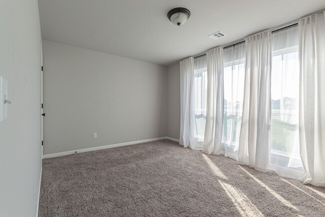 Building Photo - Modern 3-Bed, 2-Bath Home in Deer Creek School District!