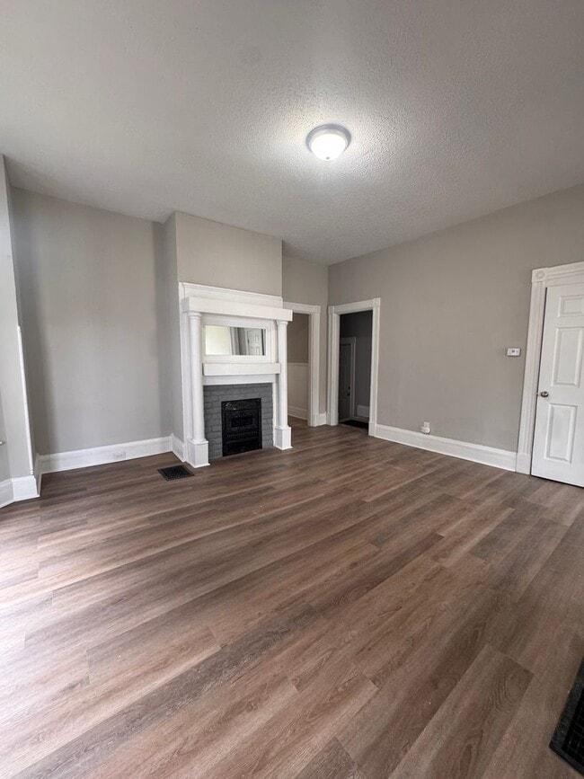 Building Photo - 821 Heaton St