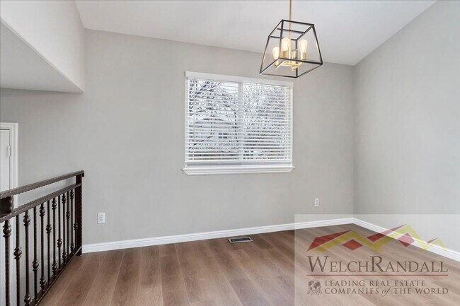 Building Photo - Stunning 5-Bedroom Home in Sandy – Move-In Ready