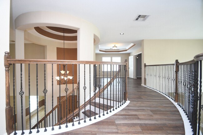 Building Photo - 606 Whitney Oaks Ln