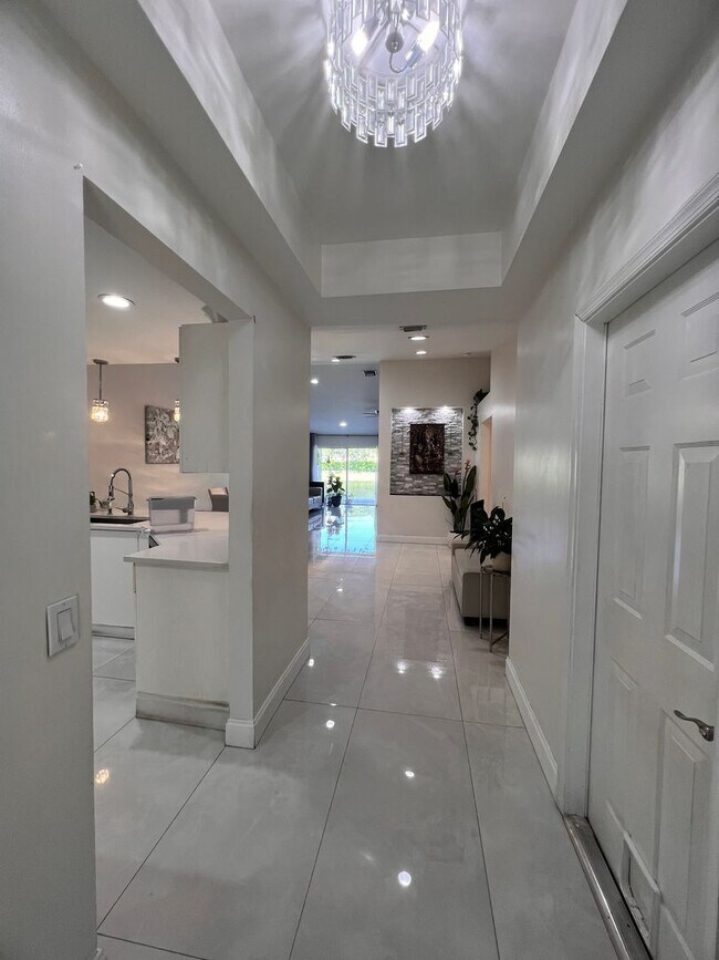 Building Photo - Fantastic, Weston Waterfront 3/2 PLUS Office in Gated Savanna