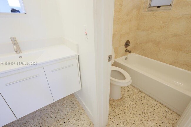 Building Photo - 3050 NW 21st Ave