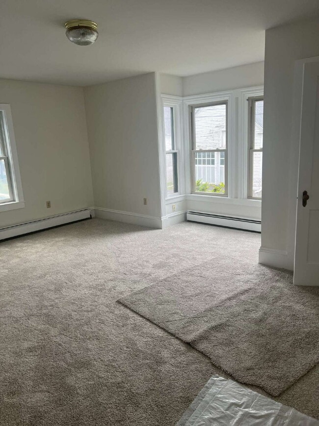 Building Photo - Newly renovated first Floor 1-Bedroom Apar...