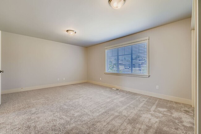 Building Photo - Beautifully Finished 4 Bed 2.5 Bath Bothel...