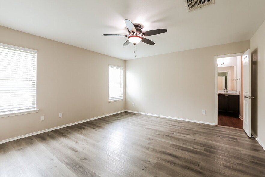 Building Photo - 20335 Louetta Reach Dr