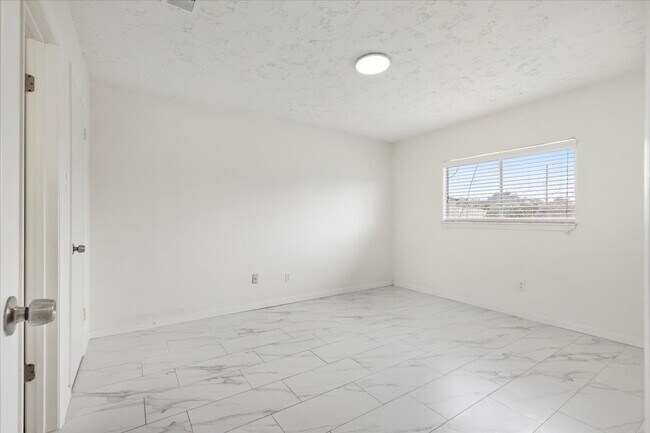 Building Photo - 14818 Gladewick Dr