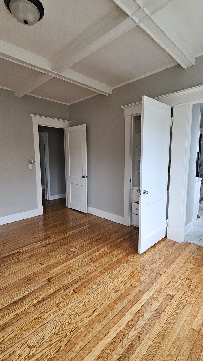 Building Photo - 26 Whittlesey Ave