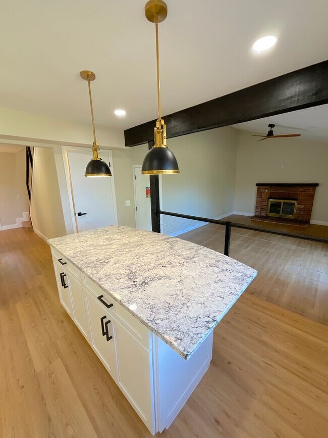 Building Photo - 4 Bedroom Home Available Near E Cheyenne M...