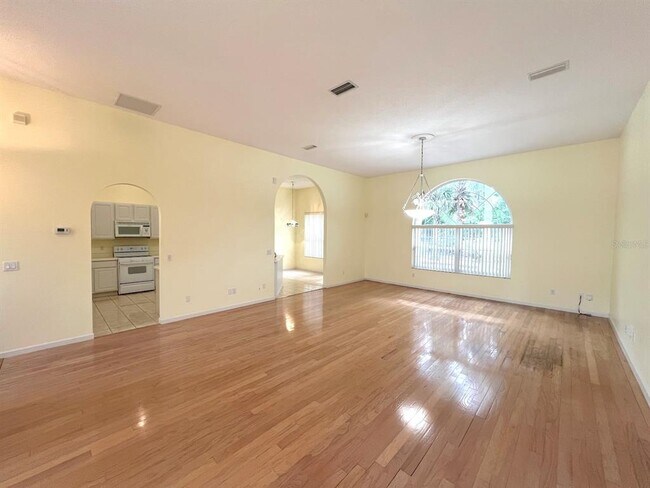 Building Photo - 87 Rose Dr