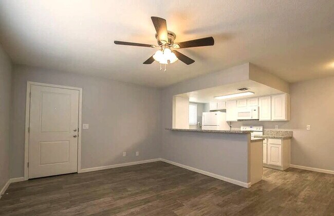 Building Photo - SPACIOUS EAST VALLEY LIVING IN PRIME MESA LOCATION WITH POOL ACCESS