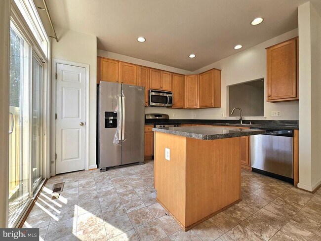 Building Photo - 15328 Elizabeth Burbage Loop