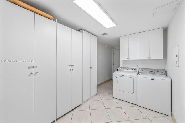 Building Photo - 3201 NE 183rd St