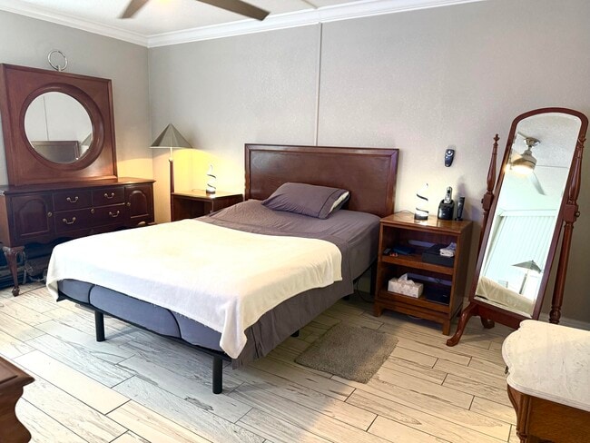 Building Photo - 111 Lake Emerald Dr