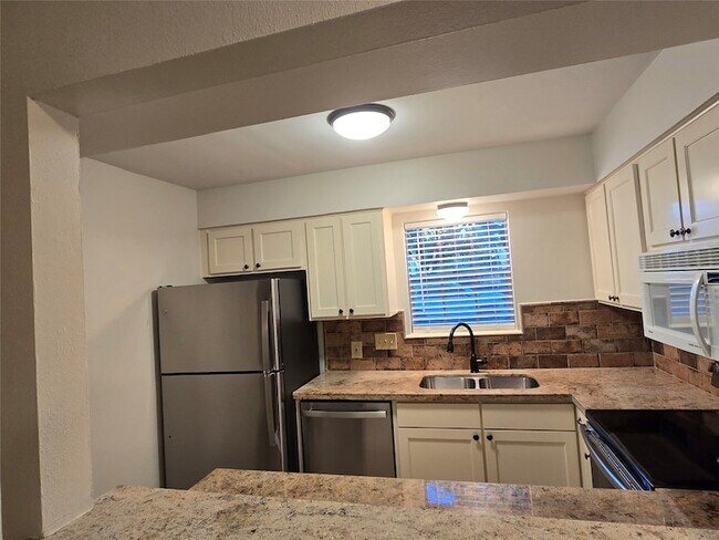 Building Photo - 856 Wax Myrtle Ln