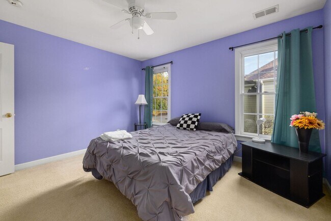 Building Photo - 4 Bed | 2.5 Bath House with Garage