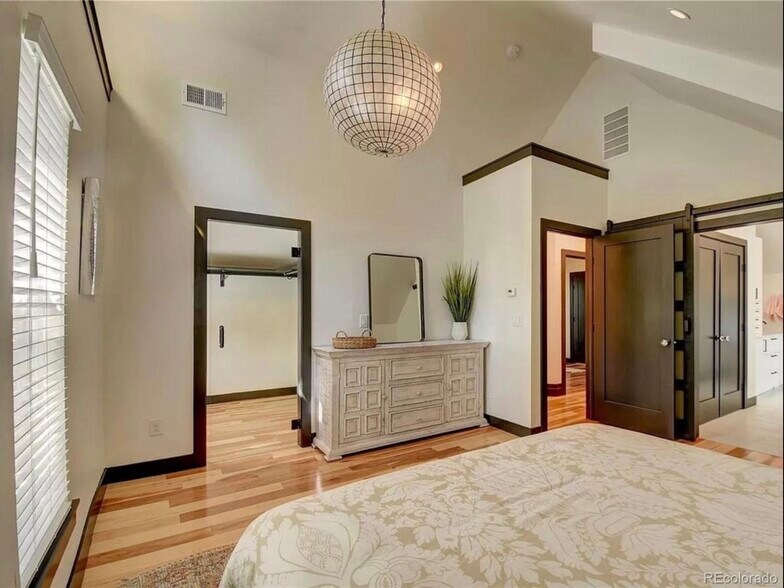 Building Photo - 2126 Grove St